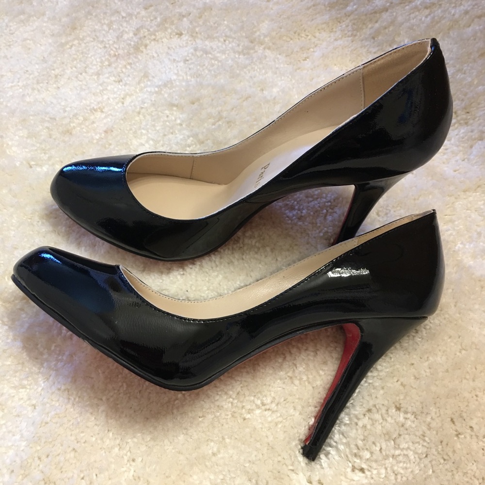 Brand new black pumps.